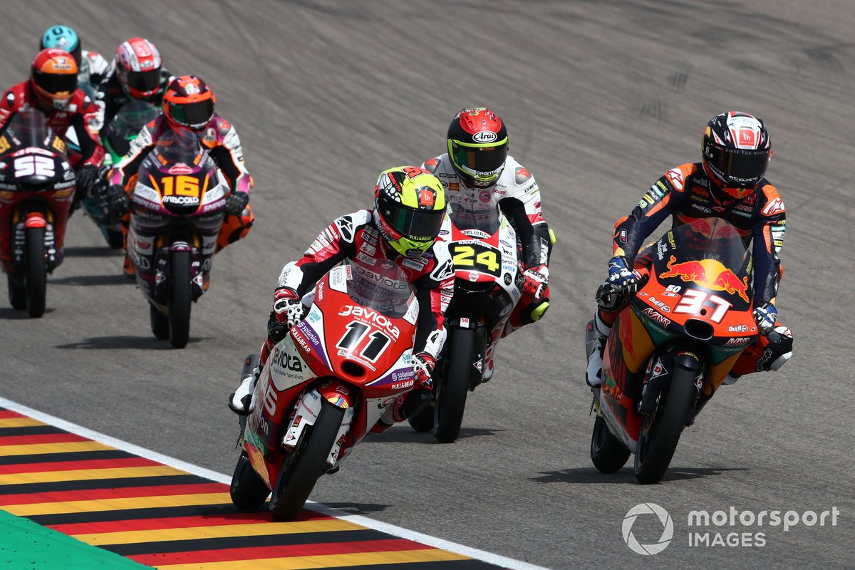 Sergio Garcia, Aspar Team Moto3 saat berduel dengan Pedro Acosta (37), Red Bull KTM Ajo, di lomba Moto3 Jerman.