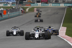 Lance Stroll, Williams FW40, Pascal Wehrlein, Sauber C36, Felipe Massa, Williams FW40