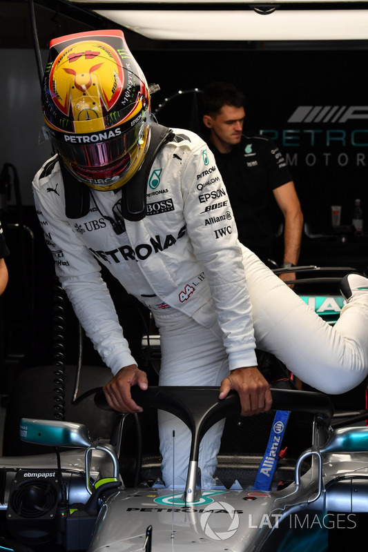 Lewis Hamilton, Mercedes-Benz F1 W08 with halo