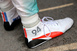 Pascal Wehrlein, Mercedes AMG F1 Team shoes detail