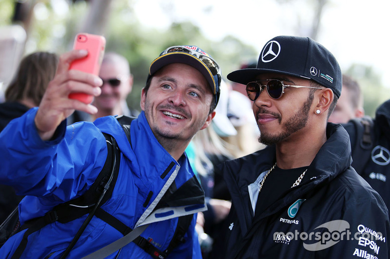 Lewis Hamilton, Mercedes AMG F1 Team with fans