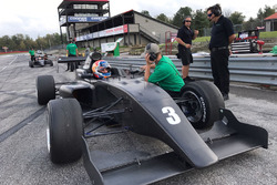 Rinus van Kalmthout tekent een contract bij Juncos Racing