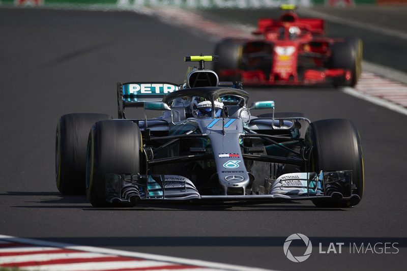 Valtteri Bottas, Mercedes AMG F1 W09, Kimi Raikkonen, Ferrari SF71H