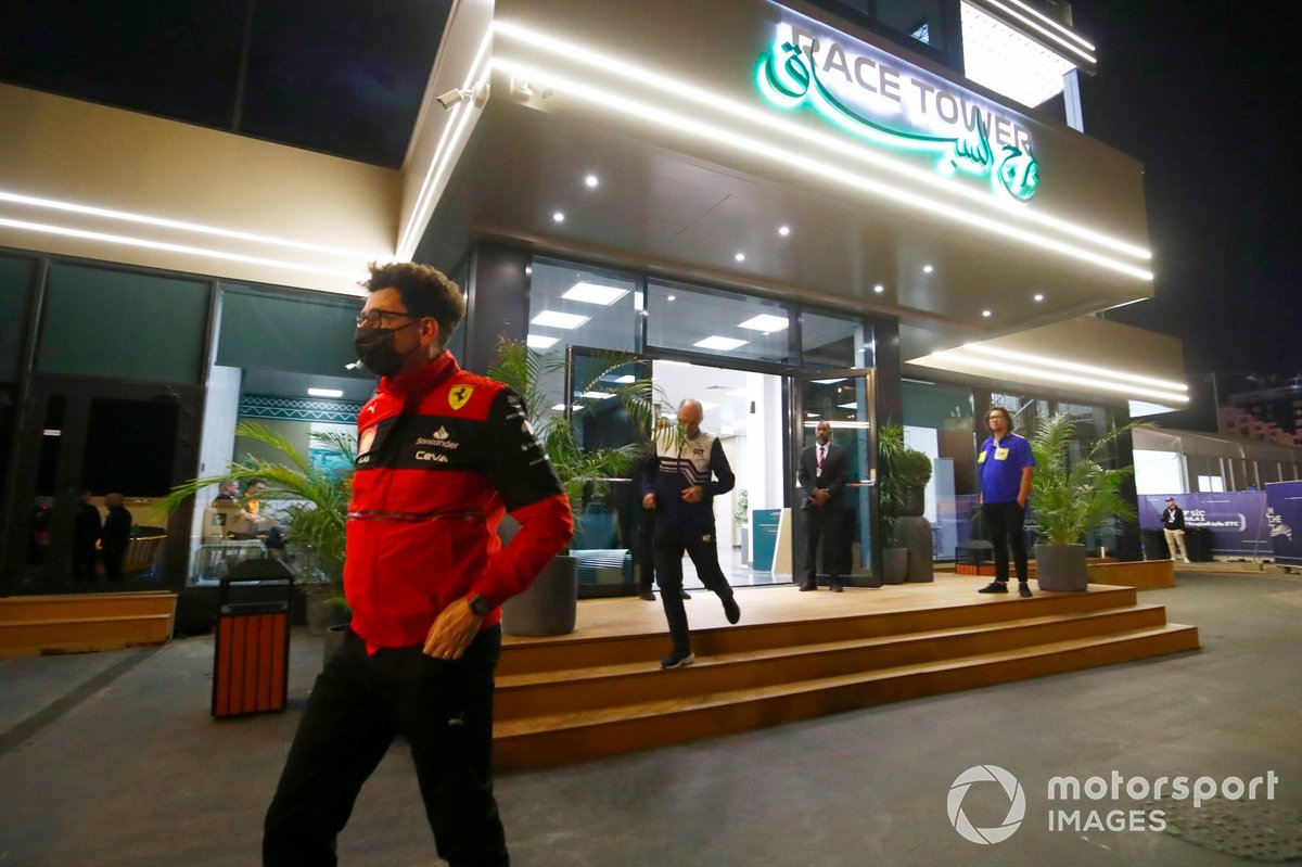 Mattia Binotto, director de Ferrari, Franz Tost, director de Scuderia AlphaTauri