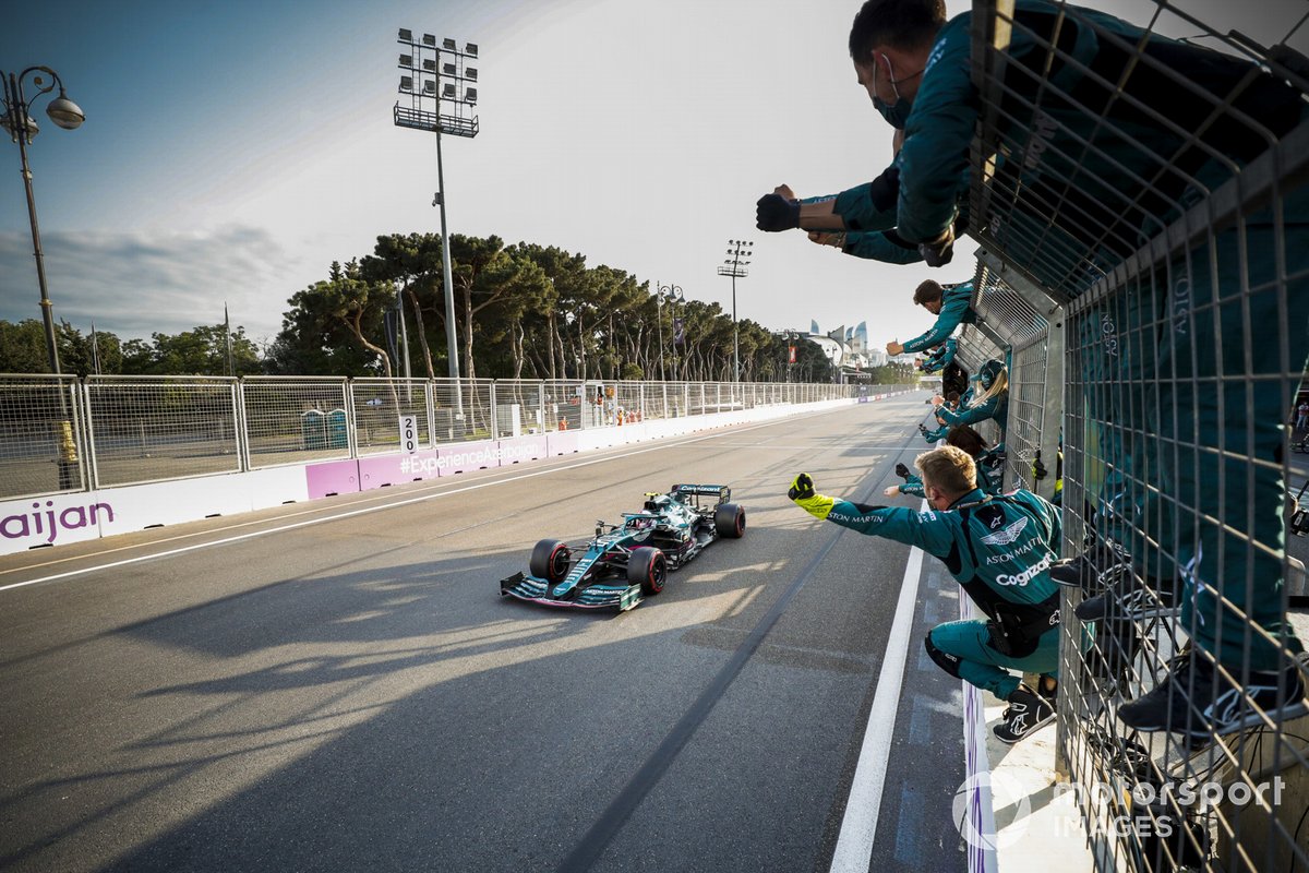 Sebastian Vettel, Aston Martin AMR21, 2nd position, crosses the line to cheers from his team