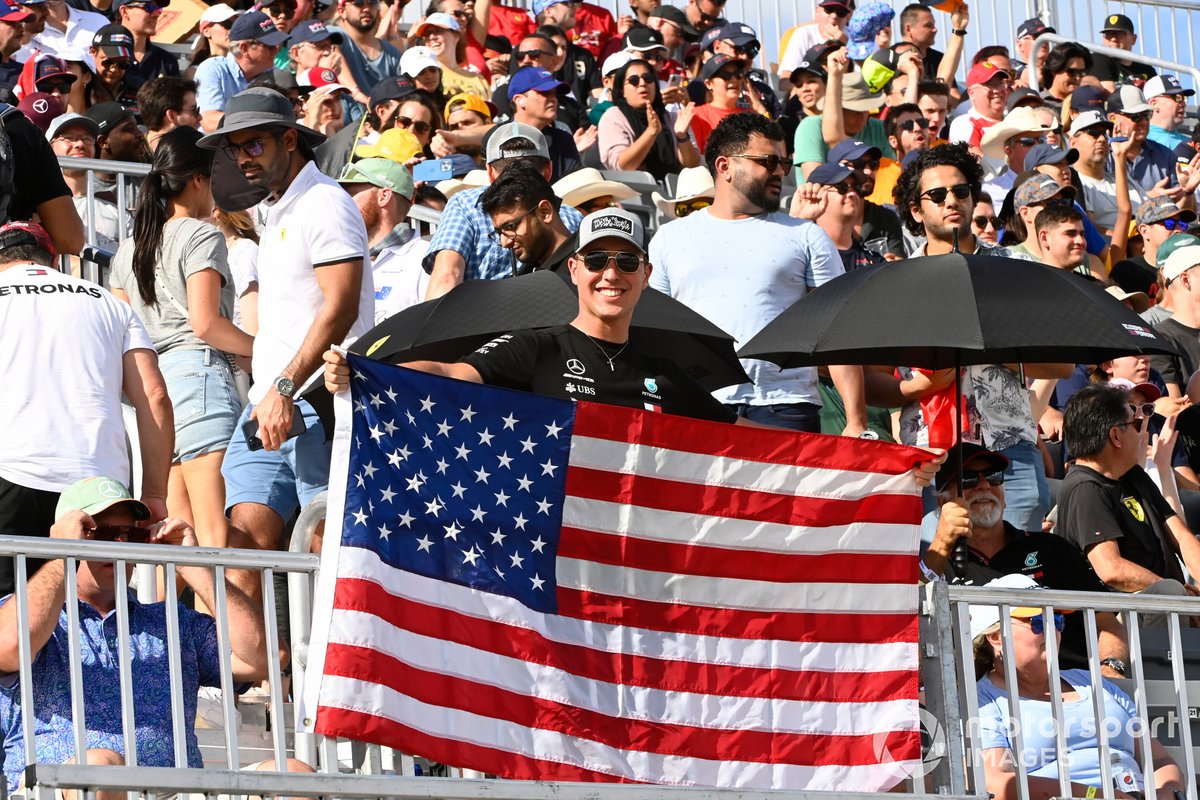 Aficionados en las tribunas de Austin.