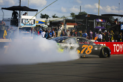 Yarış galibi Martin Truex Jr., Furniture Row Racing Toyota