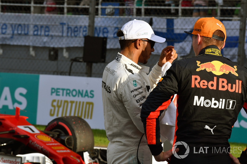 Pole sitter Lewis Hamilton, Mercedes AMG F1 and Max Verstappen, Red Bull Racing in parc ferme