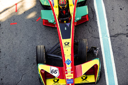 Daniel Abt, ABT Schaeffler Audi Sport, ritorna ai box con una ruota danneggiata