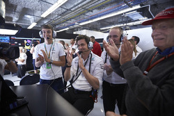 George Russell, Toto Wolff, Executive Director Mercedes AMG F1, Lewis Hamilton, Mercedes AMG F1, applaud the victory for race winner Lewis Hamilton, Mercedes AMG F1