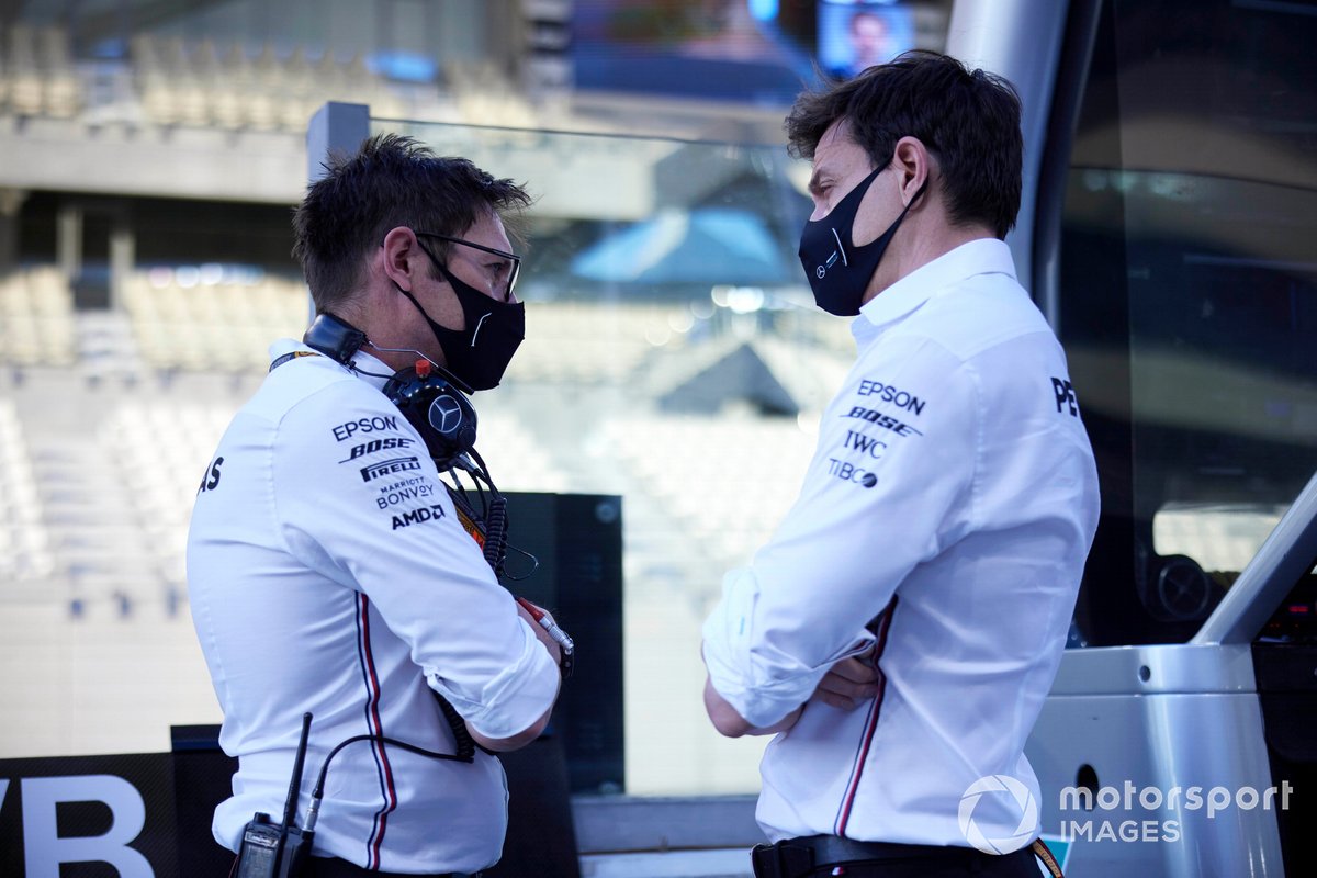 Andrew Shovlin, Chief Race Engineer, Mercedes AMG, with Toto Wolff, Executive Director Ð Business, Mercedes AMG