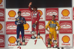Podium: Race winner Ayrton Senna, McLaren, second place Damon Hill, Williams, third place Michael Schumacher, Benetton