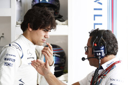 Lance Stroll, Williams, ve Luca Baldisserri, Mühendis Williams F1