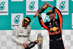 Podyum: 2. Lewis Hamilton, Mercedes AMG F1 ve 3. Daniel Ricciardo, Red Bull Racing