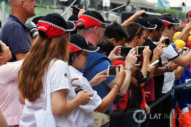 F1 in Schools students in pit lane