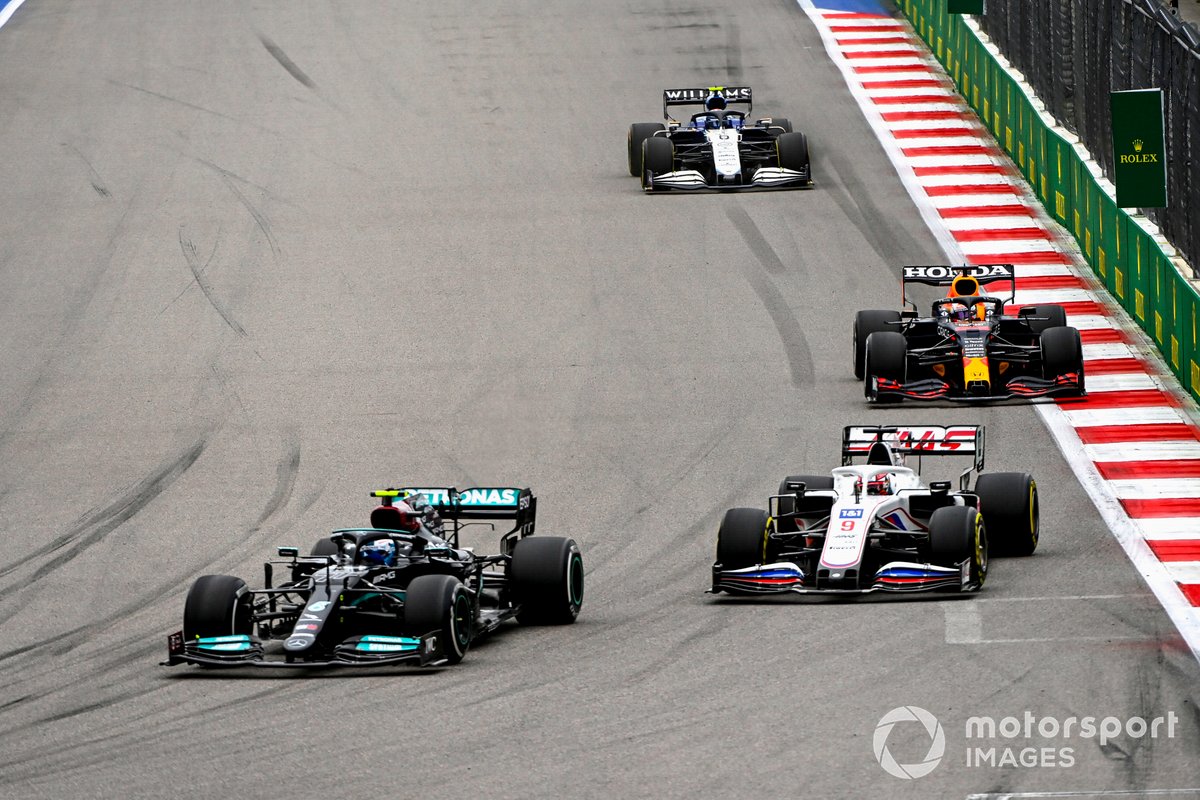 Валттери Боттас, Mercedes W12, Никита Мазепин, Haas VF-21, Макс Ферстаппен, Red Bull Racing RB16B, Николя Латифи, Williams FW43B