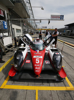 #5 Toyota Racing Toyota TS050 Hybrid: Anthony Davidson, Sébastien Buemi, Kazuki Nakajima