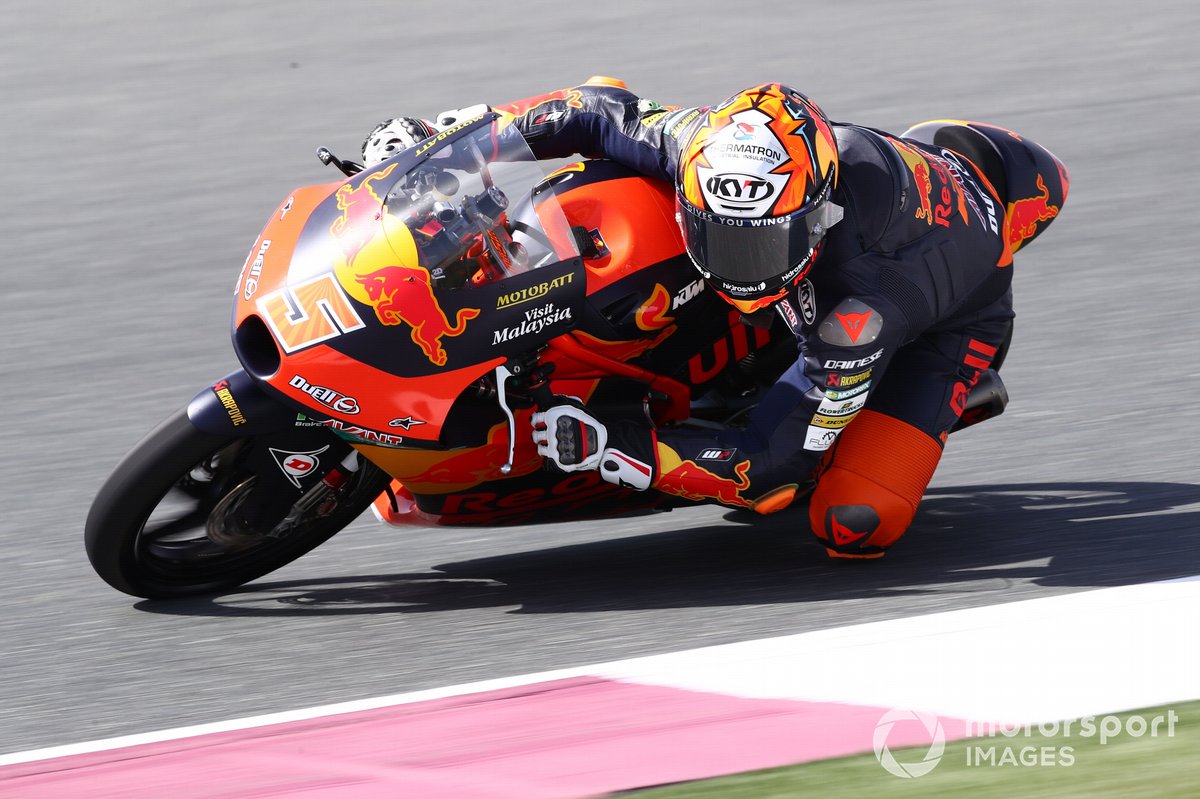 Jaume Masia, pembalap Tim Red Bull KTM Ajo, mencatat waktu lap tercepat dalam tes pramusim Moto3 2021 di Sirkuit Losail, Qatar, beberapa waktu lalu.