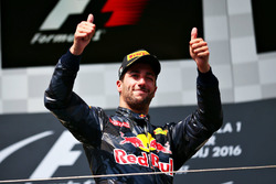 Podium: derde plaats voor Daniel Ricciardo, Red Bull Racing