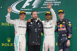 Podium: Nico Rosberg, Mercedes AMG F1, second; Lewis Hamilton, Mercedes AMG F1, race winner; Max Verstappen, Red Bull Racing, third