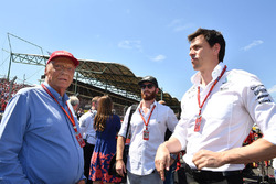 Niki Lauda, Mercedes AMG F1 W08 Presidente no ejecutivo y Toto Wolff, Mercedes AMG F1 W08 Director d