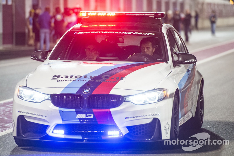 Автомобіль безпеки BMW, за кермом якого Лоріс Капіроссі