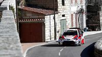 Rallye Frankreich: Sebastien Loeb in Problemen