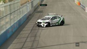 Jaguar i-PACE eTROPHY Ad Diriyah: Haberfeld Algosaibi collision