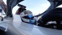 Формульный Mercedes W11 выехал на трассу: видео