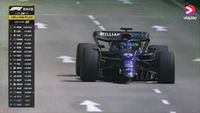 Albon in de muur in GP Singapore