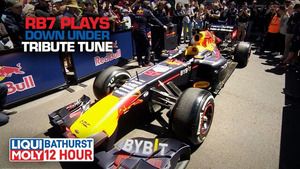 レッドブル、『RB7』でオーストラリア国歌を奏でる|バサースト12時間