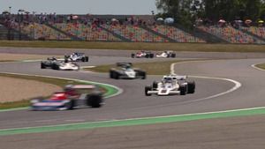Les F1 rugissent au GP de France Historique
