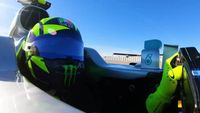 Valentino Rossi, Lewis Hamilton'ın Mercedes-AMG F1 W08'ini sürüyor