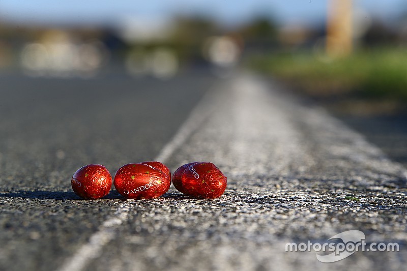 Mundo del automovilismo se une a la celebración de la Pascua