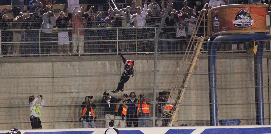 Castroneves sails to Kentucky victory Castroneves sails to Kentucky victory