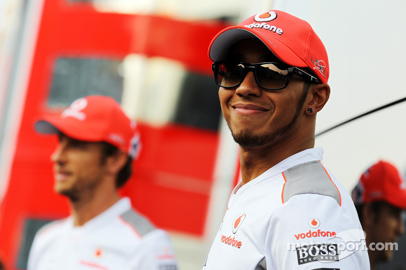 Mercedes eyes 'contingencies' amid Hamilton rumours