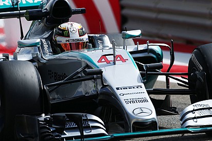 Lauda asegura que Hamilton seguirá en Mercedes