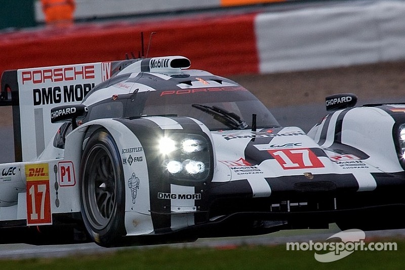 EL1 - Porsche en tête sous la pluie
