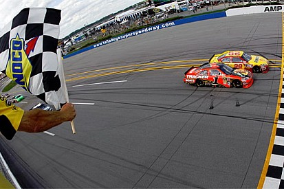 Harvick conquista Talladega al foto finish!