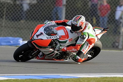 Donington, Q2: Biaggi sbaglia due volte, ma resta 1°