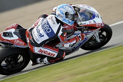 A Donington dominio di Carlos Checa in gara 2