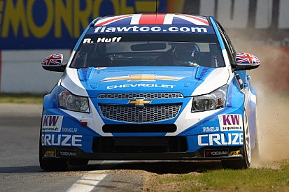 Rob Huff guida la tripletta Chevrolet a Zolder