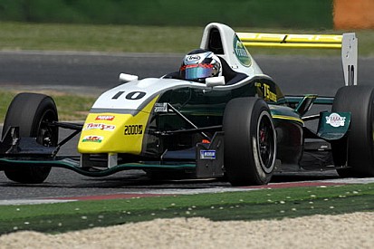 F2000 Light: la pioggia sigilla la pole position di Gatto