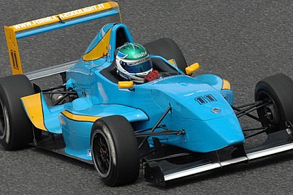 F2000 Light: Gatto escluso, la pole passa a Curatolo