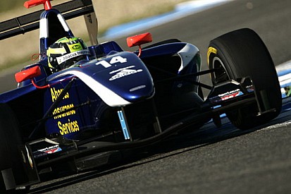 Callum MacLeod debutta al Nurburgring con Carlin