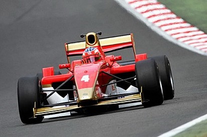 Bortolotti al palo in gara 2 a Brands Hatch