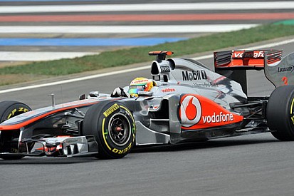 Hamilton ferma la striscia di pole della Red Bull!