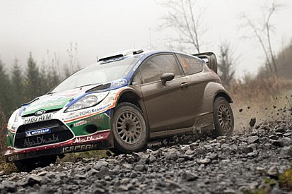Galles, PS10: Latvala accorcia su Loeb