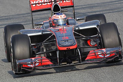 La McLaren rinuncia al doppio splitter sotto al muso