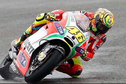 Silverstone, Libere 1: Ducati velocissime sul bagnato